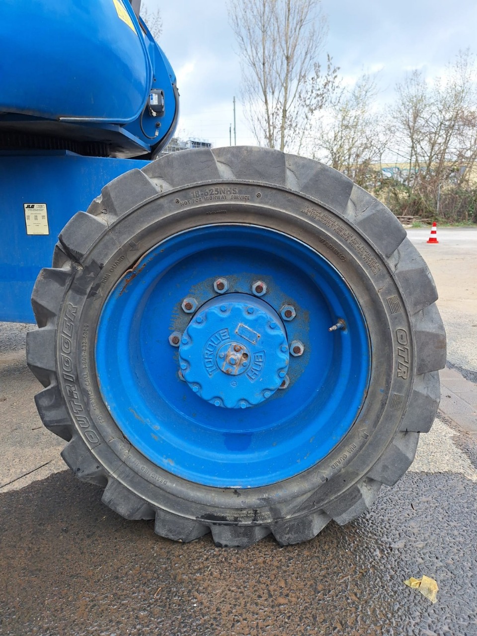 Sold - Scissor Lift - View 2